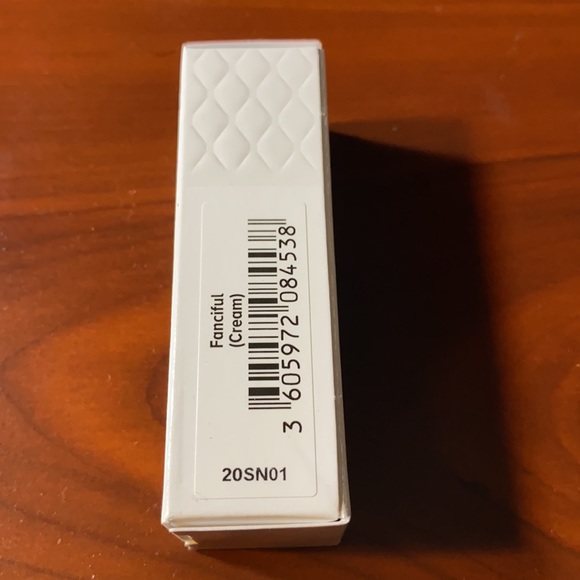 It pillow lips cream lipstick in fanciful - Picture 4 of 7